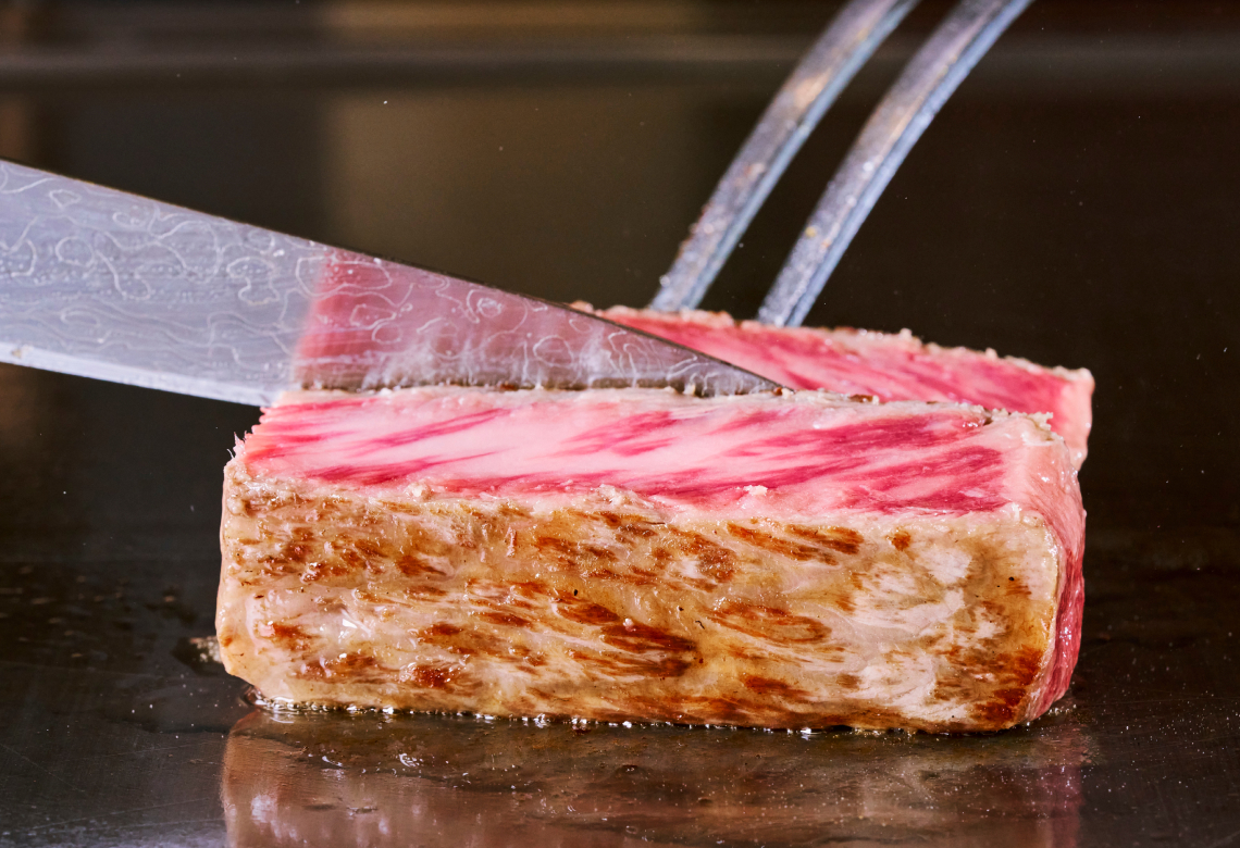 【Yasaka Course】 黒毛和牛 フィレステーキ100gと紋甲イカのバター醤油炒めを含めた全11品のコース